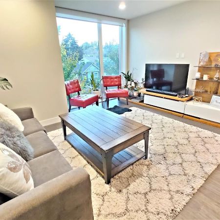 Monki Di Executive Suites - Glas - Luxury Inner City Home 3 Min To Downtown W Private Rooftop Patio Fireplace YYC Kültér fotó