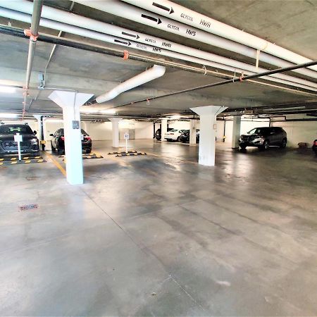 Monki Di Executive Suites - Glas - Luxury Inner City Home 3 Min To Downtown W Private Rooftop Patio Fireplace YYC Kültér fotó