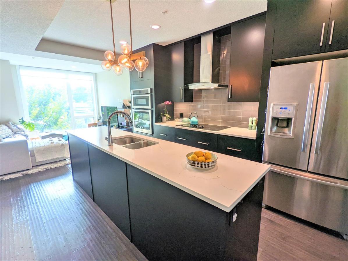 Monki Di Executive Suites - Glas - Luxury Inner City Home 3 Min To Downtown W Private Rooftop Patio Fireplace YYC Kültér fotó