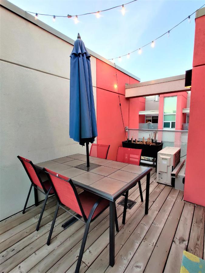 Monki Di Executive Suites - Glas - Luxury Inner City Home 3 Min To Downtown W Private Rooftop Patio Fireplace YYC Kültér fotó