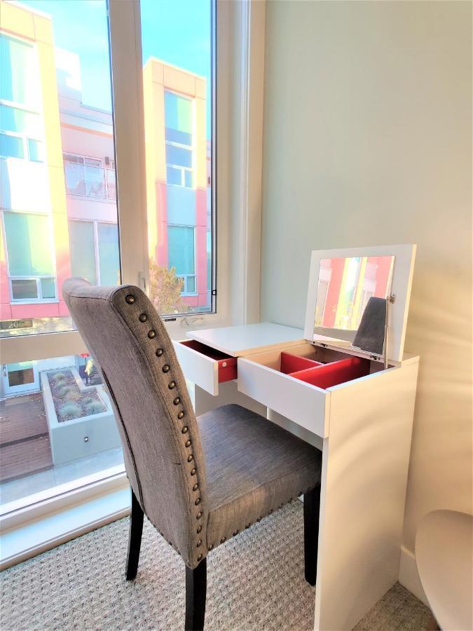 Monki Di Executive Suites - Glas - Luxury Inner City Home 3 Min To Downtown W Private Rooftop Patio Fireplace YYC Kültér fotó