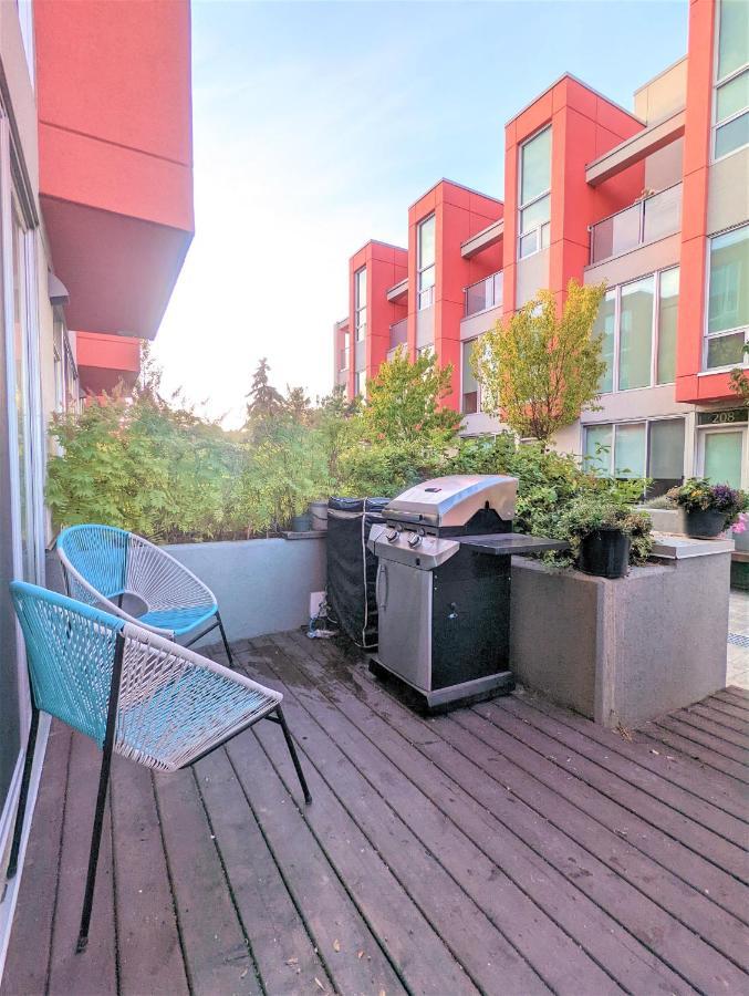 Monki Di Executive Suites - Glas - Luxury Inner City Home 3 Min To Downtown W Private Rooftop Patio Fireplace YYC Kültér fotó